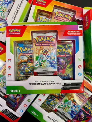 Carte Pokemon - Collezione Illustrazione Primi Compagni d'Avventura (ITA)-SERIE 1 